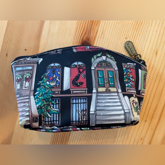 🎄🎅🏻Nicole Miller Silk Christmas Print Makeup Case EUC - Picture 2 of 15